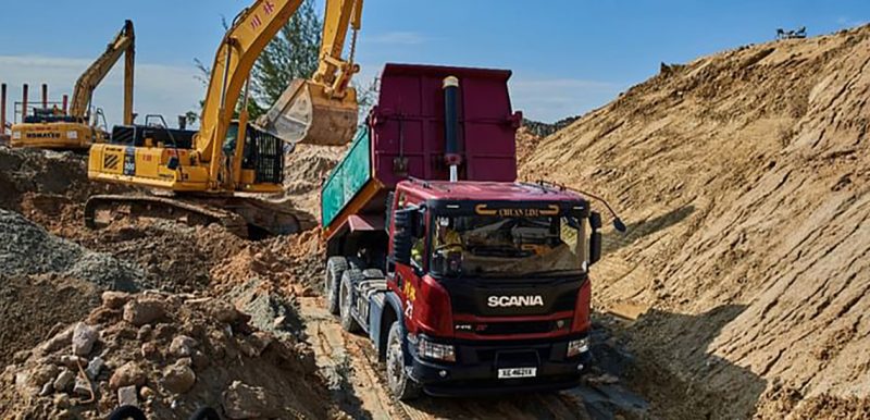 Gambar ilustrasi dump truck dan alat berat yang bisa disupply oleh PT Aldy Putra Abadi